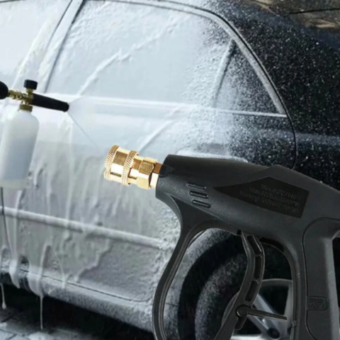 Pistola ad Alta Pressione — Pulizia Veloce ed Efficace per Auto 